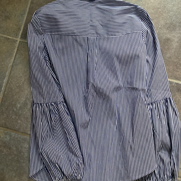 Express Button Front Top with Puff Sleeves - Picture 4 of 5